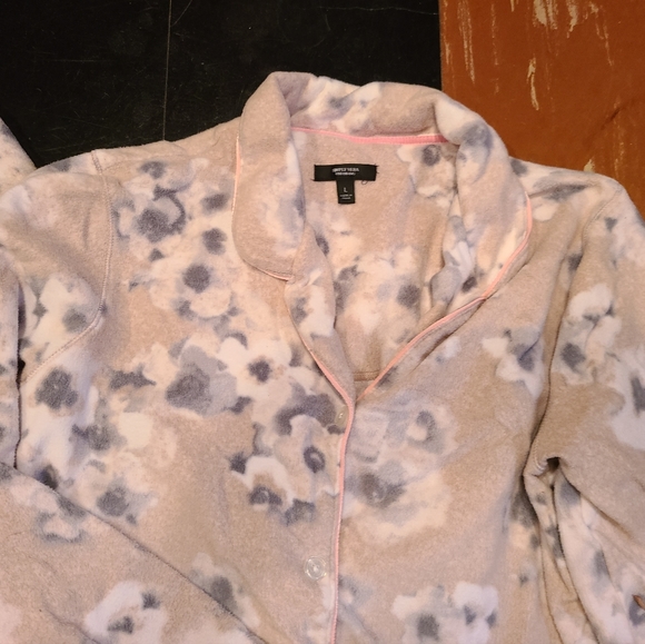 Simply Vera Vera Wang so soft pajama set in a misses size large. EUC - Picture 6 of 9